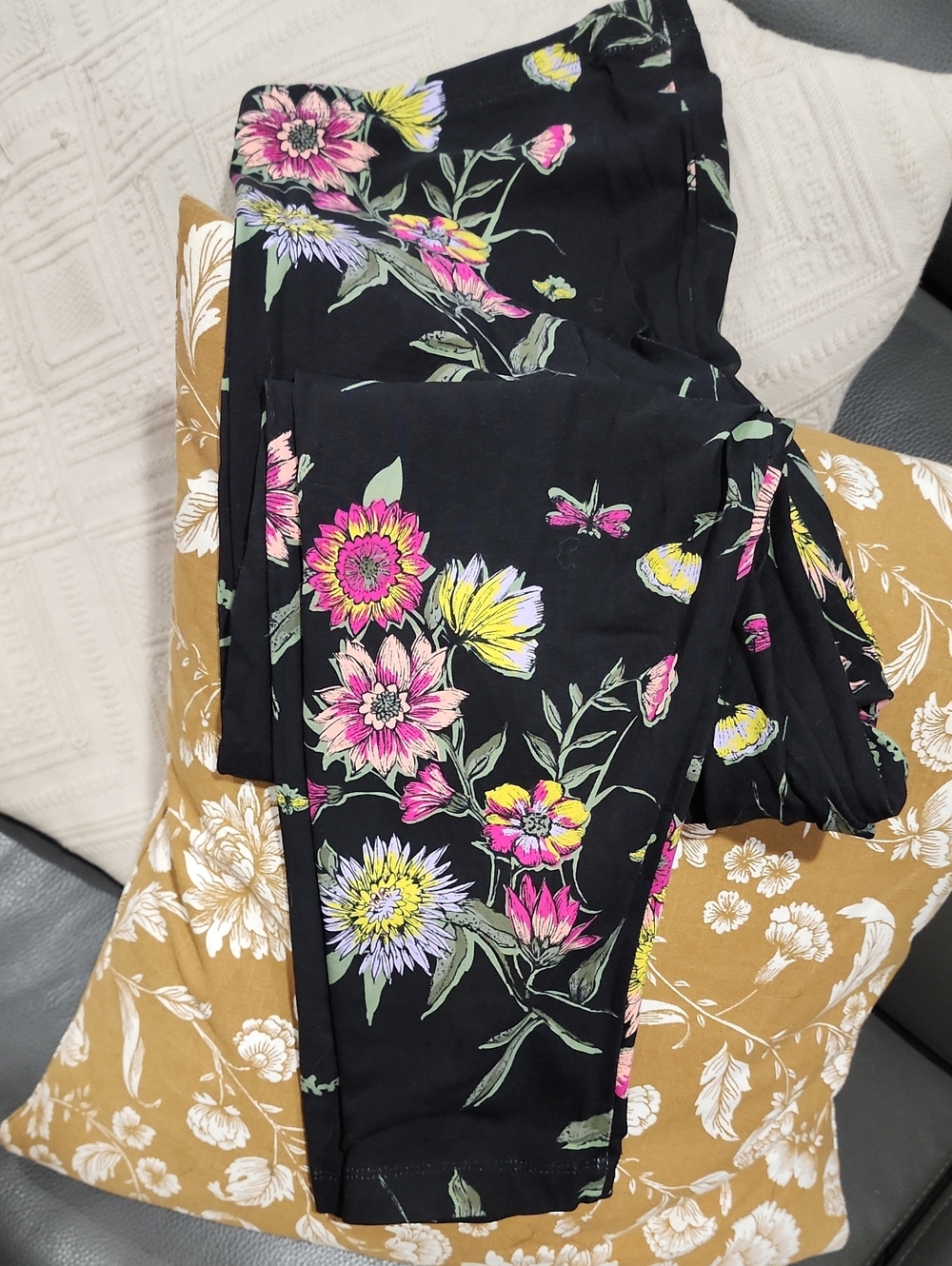 Old Navy Black Floral Leggings with Pink Yellow Lavender Blooms